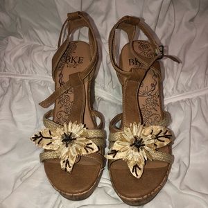 Tan wedges with cork/leather heel and flower
